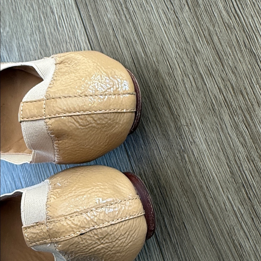 Tory Burch Caroline patent leather Tan Ballet Flats size 8 - Picture 4 of 11